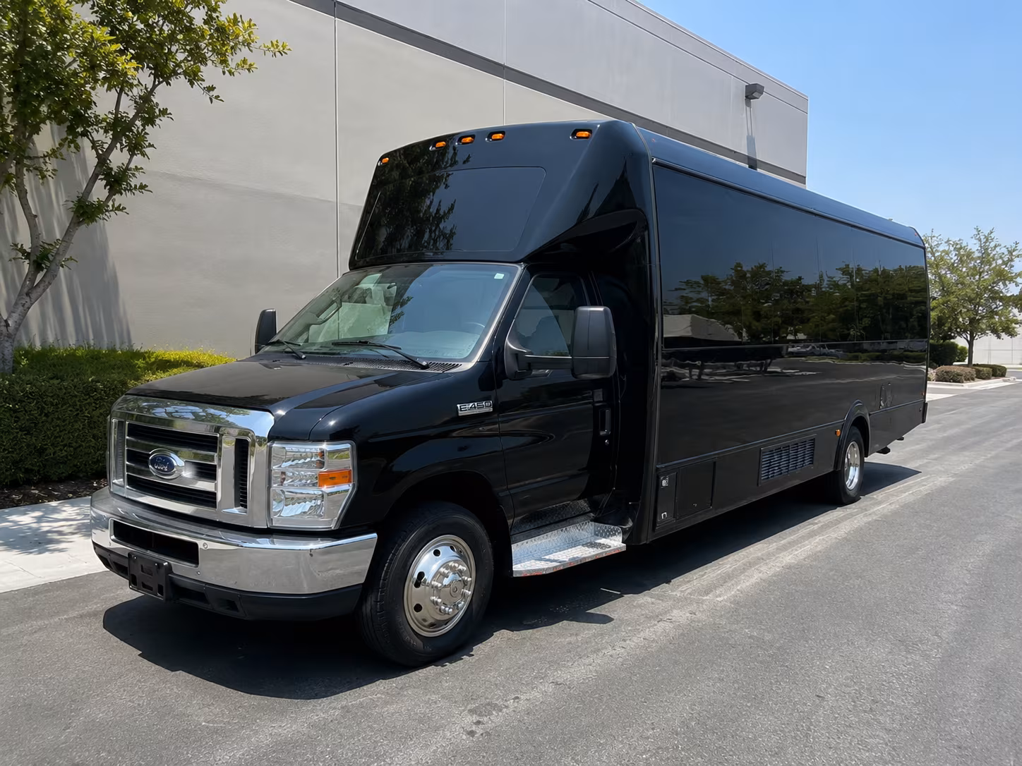 Huntington Beach Birthday, Sweet 16, & Quinceañera Party Bus Rentals