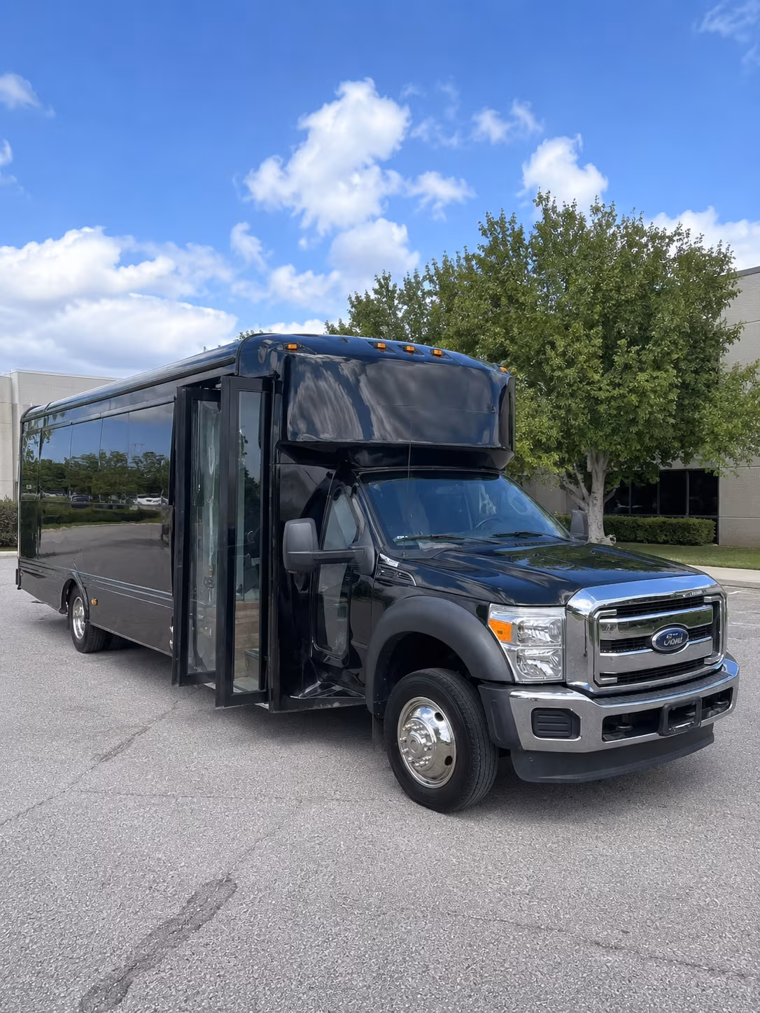 Huntington Beach Birthday, Sweet 16, & Quinceañera Transportation party bus exterior