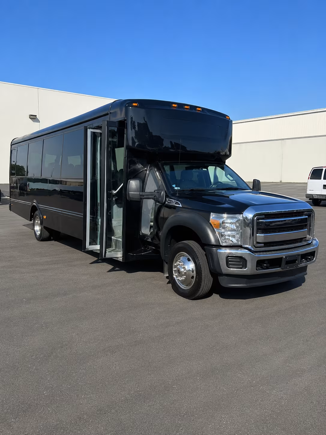 Huntington Beach Homecoming & Prom Party Bus Rentals